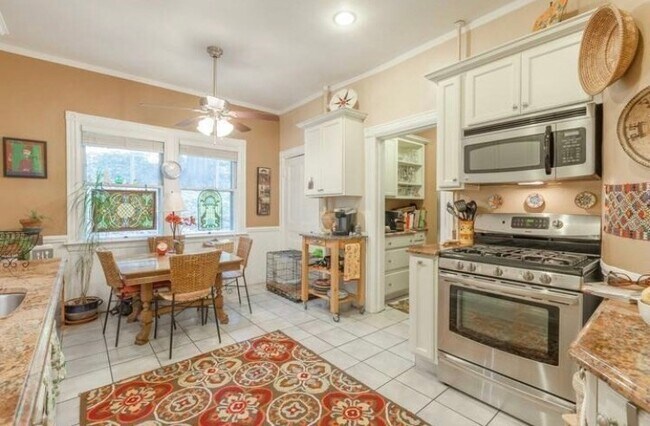 53 University Rd, Unit 1 in Brookline, MA - Building Photo - Building Photo