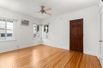 252 Rexford Dr in Beverly Hills, CA - Building Photo - Building Photo