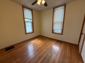 910 W Harvard St in Champaign, IL - Building Photo - Building Photo