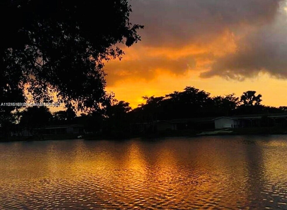 1666 NW 113th Way in Pembroke Pines, FL - Building Photo
