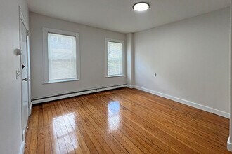 2 Greenwood Ter, Unit 001 in Somerville, MA - Building Photo - Building Photo