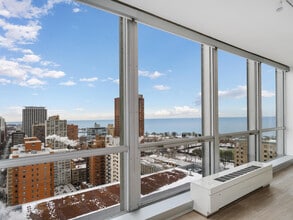 340 W Diversey Pkwy in Chicago, IL - Building Photo - Building Photo