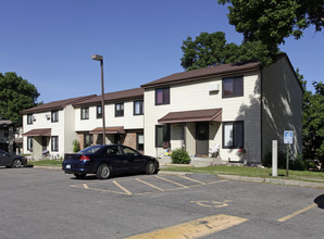 Rolling Meadows Cooperative in Inver Grove Heights, MN - Foto de edificio - Building Photo