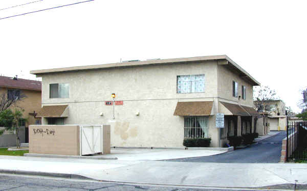 9142 Pepper Ave in Fontana, CA - Foto de edificio - Building Photo