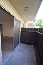6115 Whitsett Ave, Unit 109 in Los Angeles, CA - Foto de edificio - Building Photo