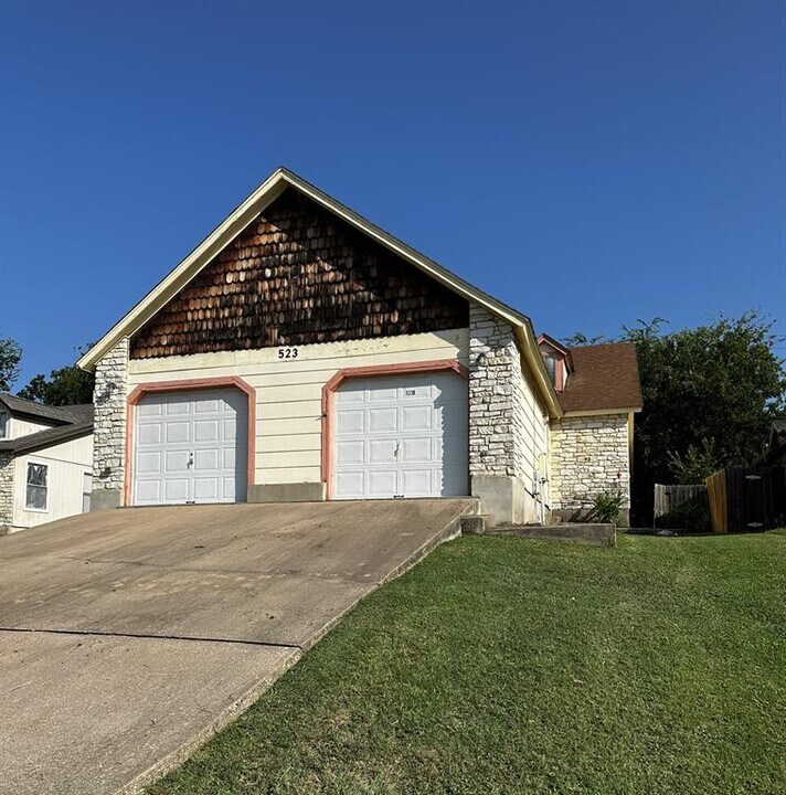 523 Cutty Trail in Lakeway, TX - Building Photo