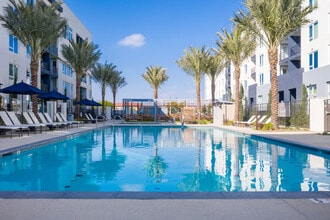 Union South Bay in Carson, CA - Foto de edificio - Building Photo