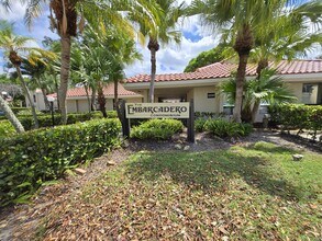5242 NE 6th Ave, Unit D27 in Fort Lauderdale, FL - Building Photo - Building Photo