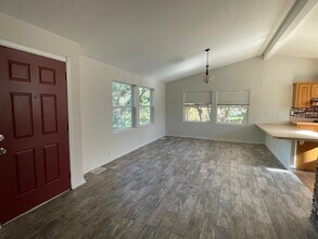 148 Sherwood Dr in Westlake Village, CA - Foto de edificio - Building Photo