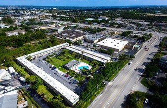 Sierra Condominiums in Stuart, FL - Foto de edificio - Building Photo