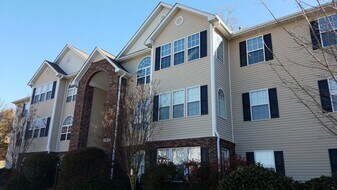 1933 Salem Bluff Dr in Winston-Salem, NC - Building Photo