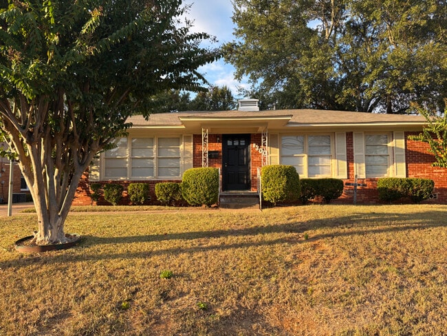 property at 1300 E Hankerson St