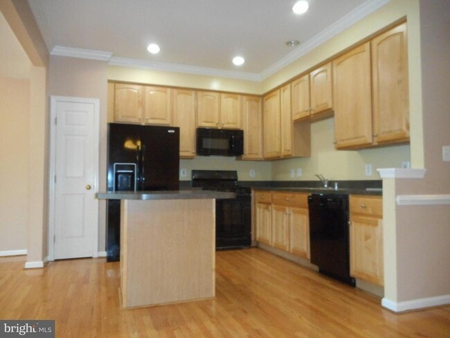 8085 Horseshoe Cottage Cir in Lorton, VA - Building Photo - Building Photo