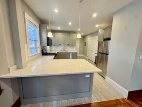 69 Turner St, Unit 1 in Boston, MA - Foto de edificio - Building Photo