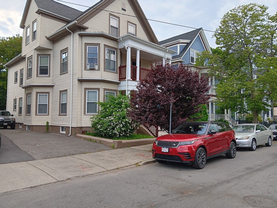 57 Estes St, Unit 3rd Floor in Lynn, MA - Foto de edificio