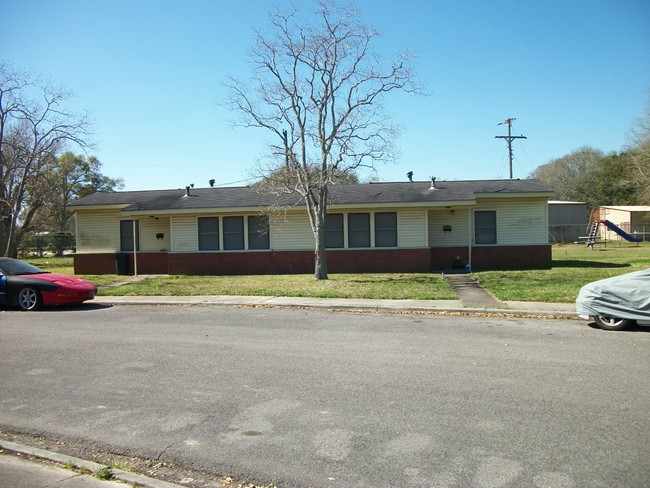 Cardinal Park Apartments in Bridge City, TX - Building Photo - Building Photo