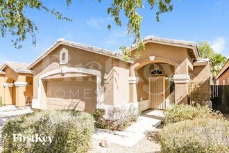 15207 N 28th Pl in Phoenix, AZ - Foto de edificio - Building Photo