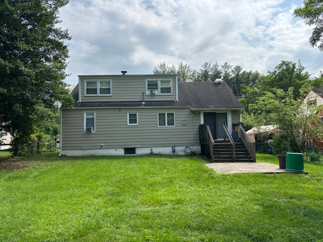 438 Ewingville Rd in Ewing, NJ - Foto de edificio - Building Photo