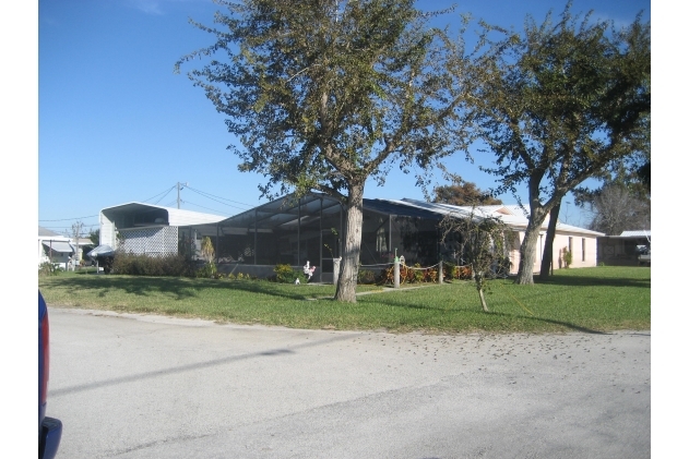 Jim's Place in Okeechobee, FL - Foto de edificio