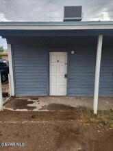 247 Carnes Rd in El Paso, TX - Building Photo - Building Photo