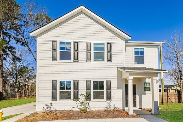 2009 Tyler Farms Rd in Hanahan, SC - Building Photo