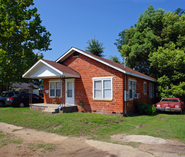 217-229 Whistler St in Mobile, AL - Foto de edificio - Building Photo