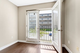 Baseline Court in Ottawa, ON - Building Photo - Building Photo