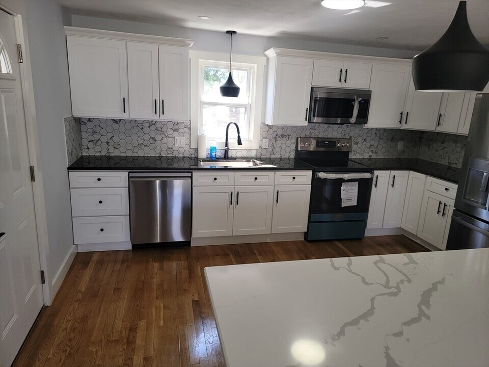 25 Tobyhanna St in Providence, RI - Building Photo