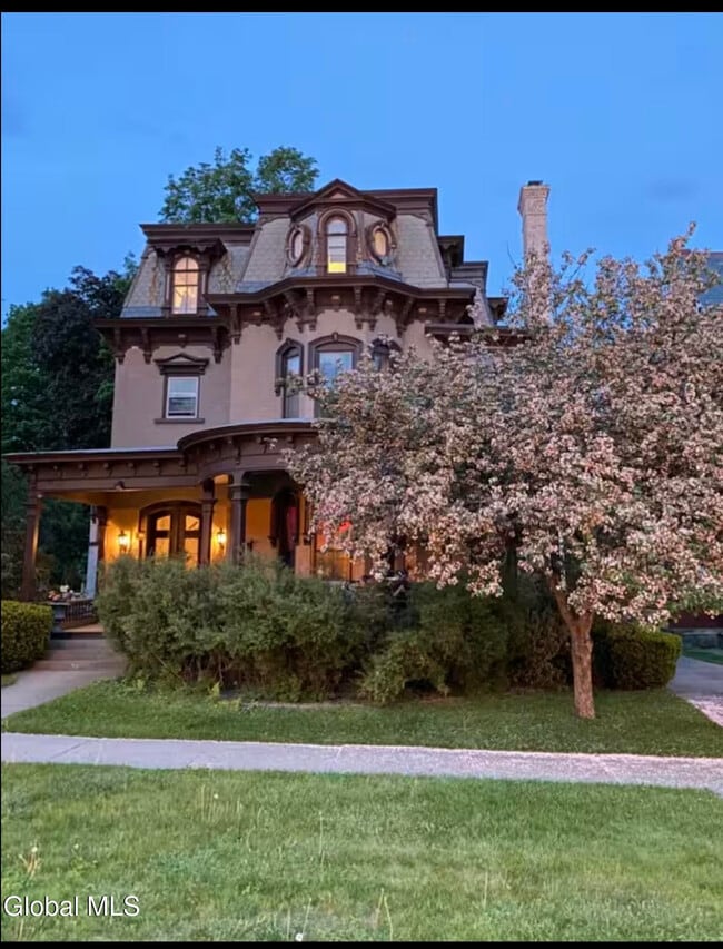 630 N Broadway in Saratoga Springs, NY - Building Photo - Building Photo