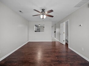 100 Pinegrove Ct in Jacksonville, NC - Building Photo - Building Photo