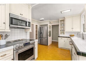 44 NW MacLeay Blvd in Portland, OR - Building Photo - Building Photo
