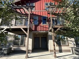 106 Broken Pine Ln, Unit 106 in Mccall, ID - Building Photo