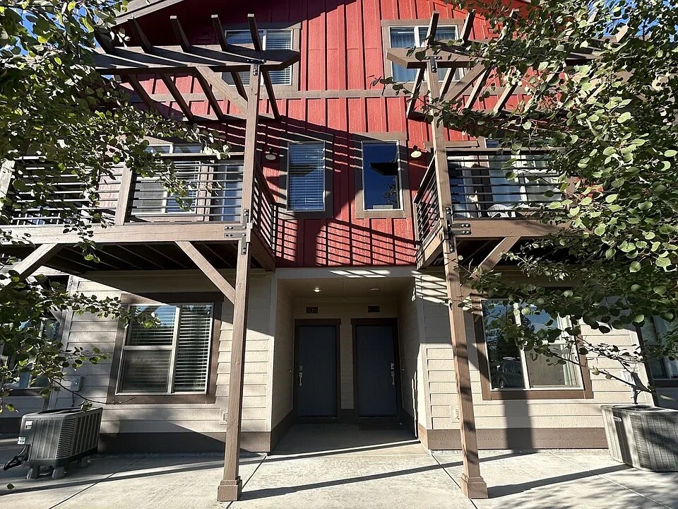 106 Broken Pine Ln, Unit 106 in Mccall, ID - Building Photo