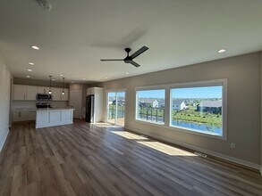 1586 S King's Grv Ave in West Des Moines, IA - Building Photo - Building Photo