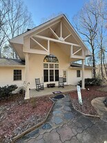 1040 N Rocky River Rd in Sanford, NC - Building Photo