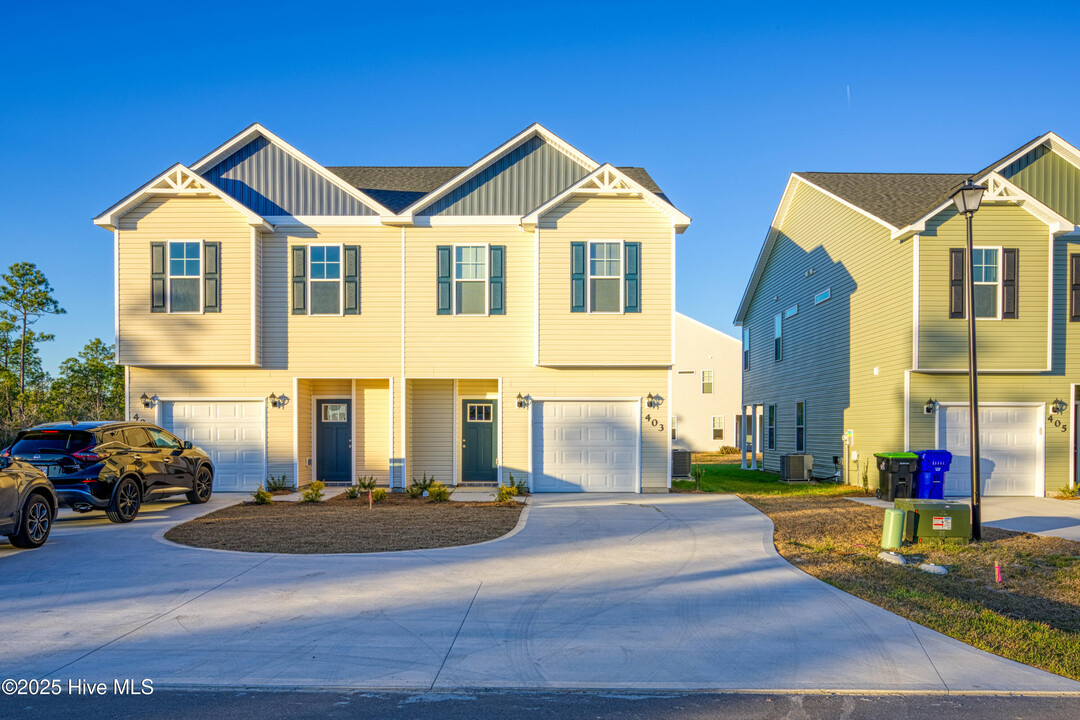 403 Vandemere Ct in Holly Ridge, NC - Building Photo