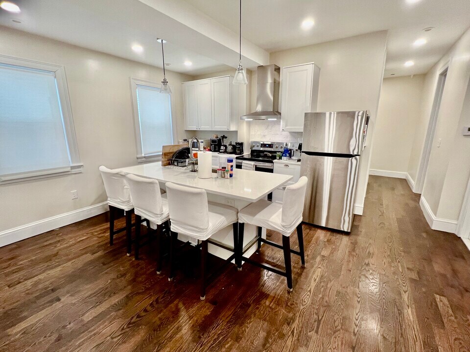 35 Foster St, Unit 1 in Boston, MA - Building Photo