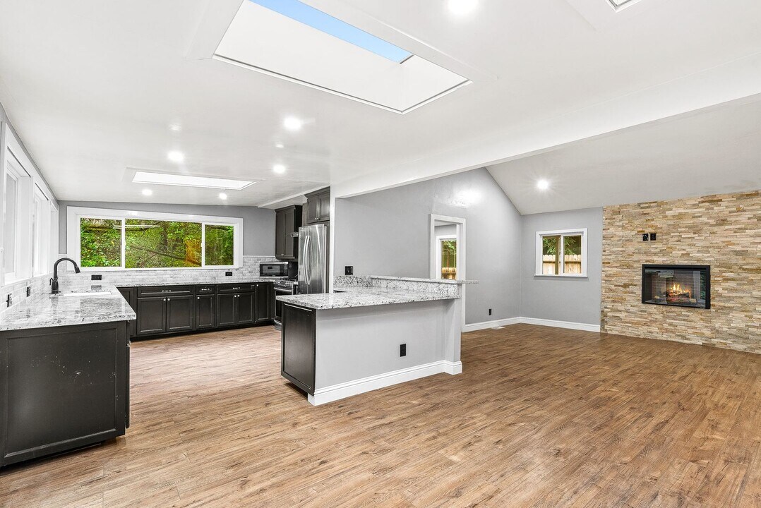 560 River Dr in Boulder Creek, CA - Building Photo