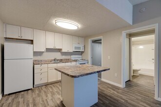 Summer Glen ~ Boutique Cottage Style Living Meets Hassle Free Leasing in Jacksonville, FL - Building Photo - Interior Photo