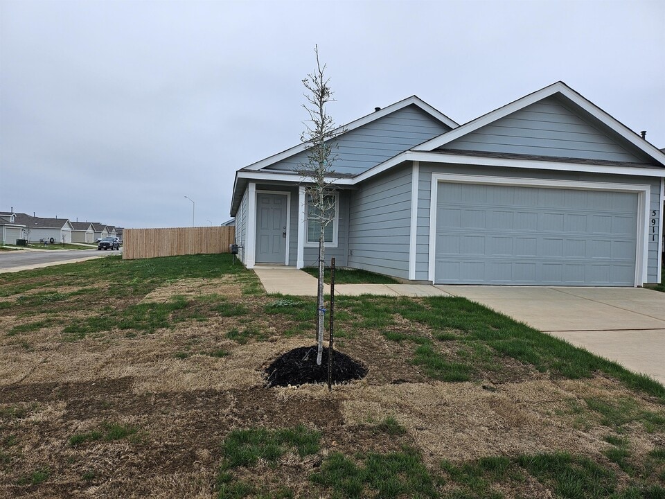 5911 Coahulia Rdg in Geronimo, TX - Building Photo