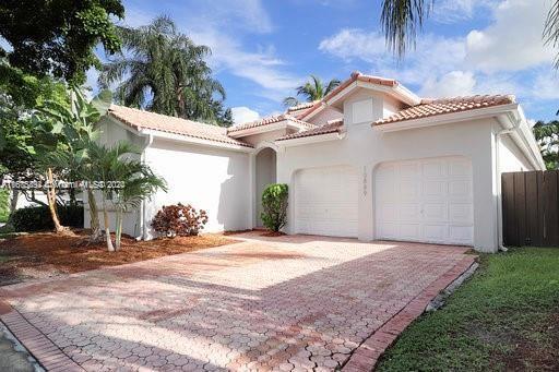 10889 NW 58th Ter in Doral, FL - Building Photo