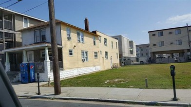 321 E Oak Ave in Wildwood, NJ - Building Photo - Interior Photo