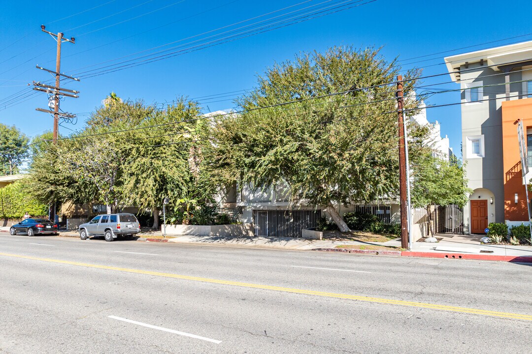 14637 Magnolia Blvd in Van Nuys, CA - Building Photo