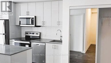 2782 Barton St E in Hamilton, ON - Building Photo - Building Photo