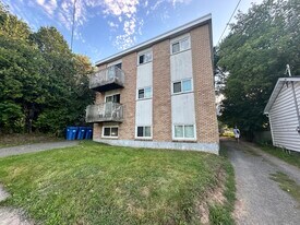168 Leslie St in Moncton, NB - Building Photo