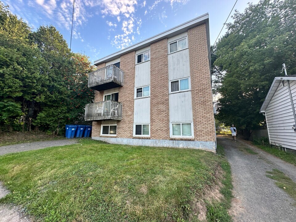 168 Leslie St in Moncton, NB - Building Photo