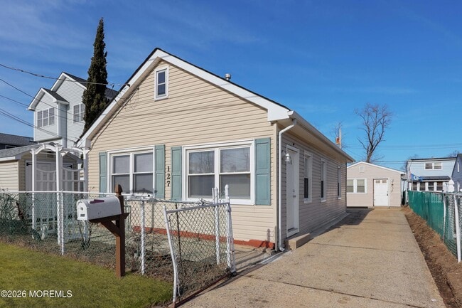 127 7th St in Keansburg, NJ - Building Photo - Building Photo