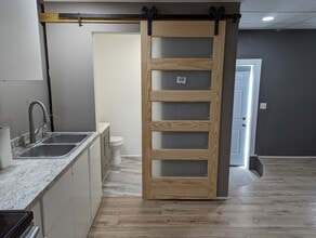 920 Kinzler Ave, Unit B in Lancaster, OH - Foto de edificio - Building Photo