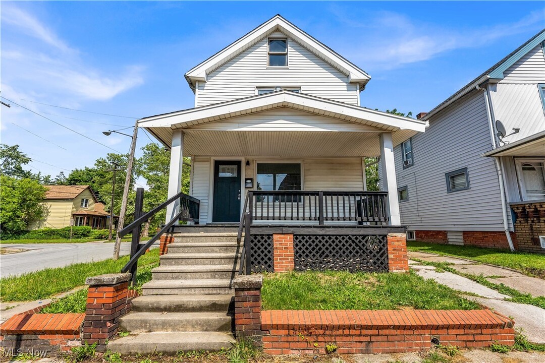 17308 Grovewood Ave in Cleveland, OH - Building Photo
