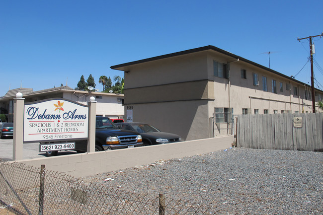 Debann Arms Apartments in Downey, CA - Foto de edificio - Building Photo